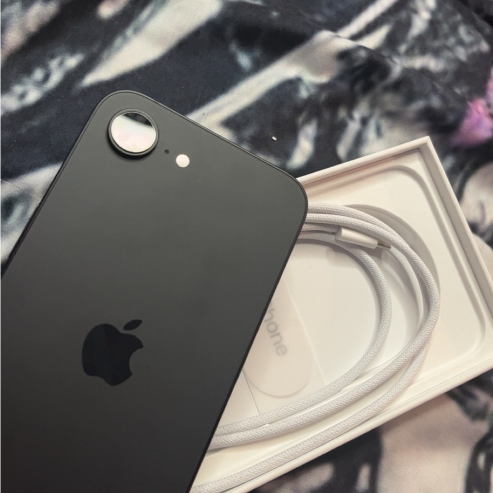 Apple iPhone - Black with White Accessories - Picture 3 of 3